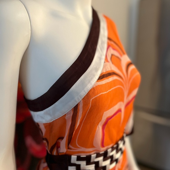 BEBE top, orange in design, size xs, LIKE NEW - Picture 2 of 11